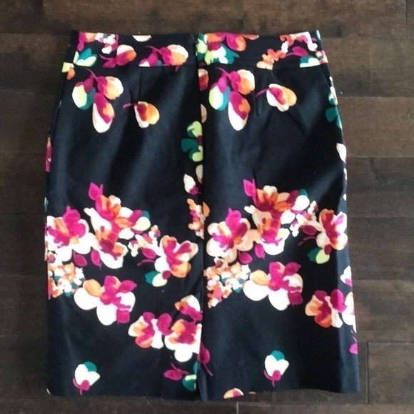 𝅺Merona Lined Floral Skirt with Pockets Size 2 EUC - Picture 3 of 5
